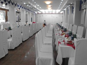 Hỗ trợ đặt ăn cho khách đi viếng Lăng BÁc