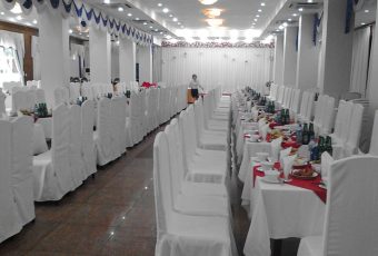Hỗ trợ đặt ăn cho khách đi viếng Lăng BÁc
